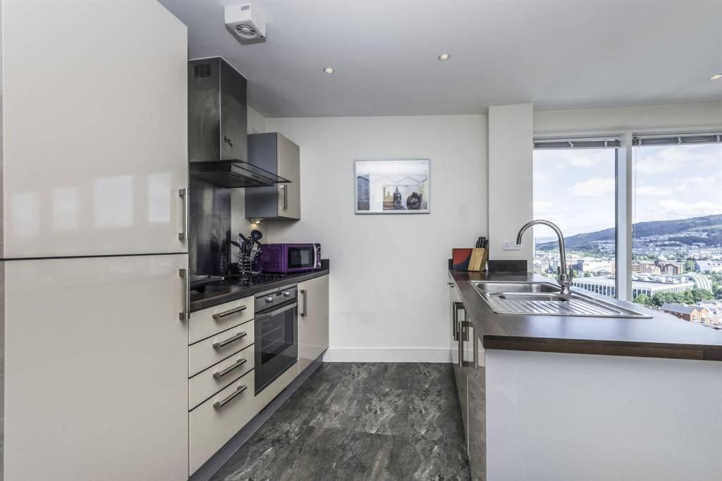 Appartamento Beach On The Doorstep Meridian Tower Marina Swansea Esterno foto