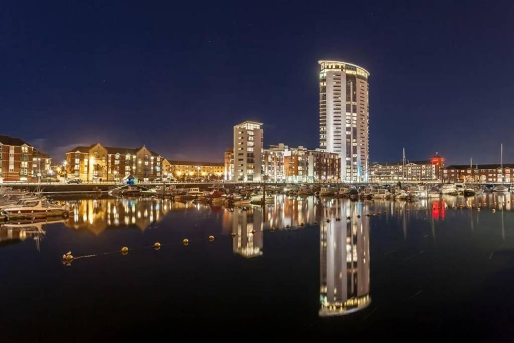 Appartamento Beach On The Doorstep Meridian Tower Marina Swansea Esterno foto