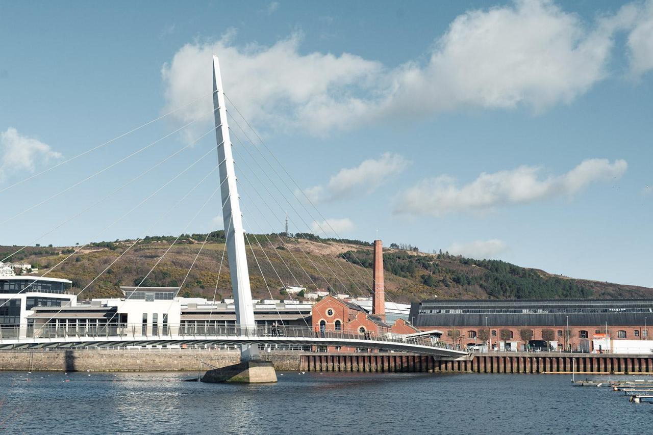 Appartamento Beach On The Doorstep Meridian Tower Marina Swansea Esterno foto